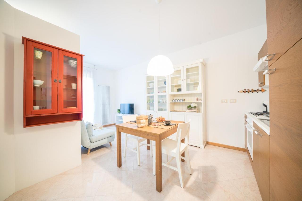 Gardappartamenti Garibaldi City Centre Desenzano del Garda Exterior foto