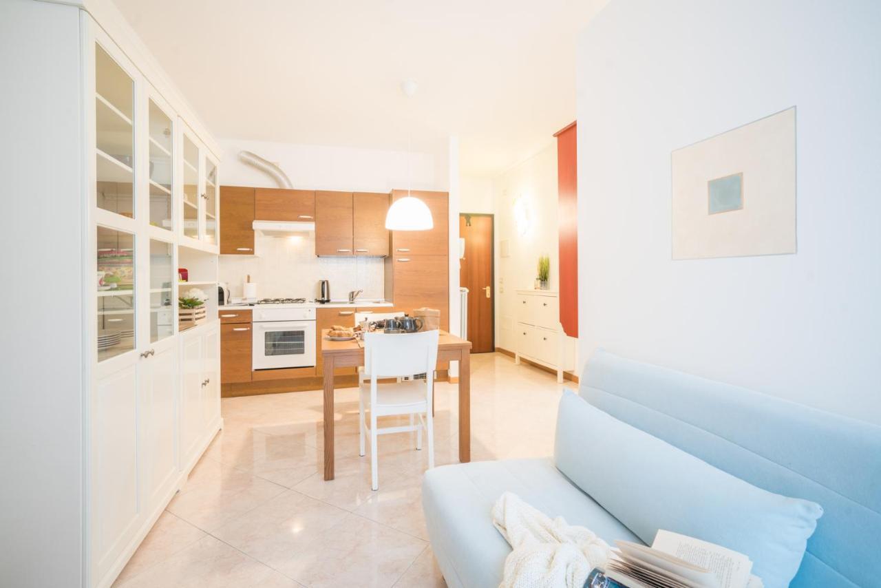 Gardappartamenti Garibaldi City Centre Desenzano del Garda Exterior foto